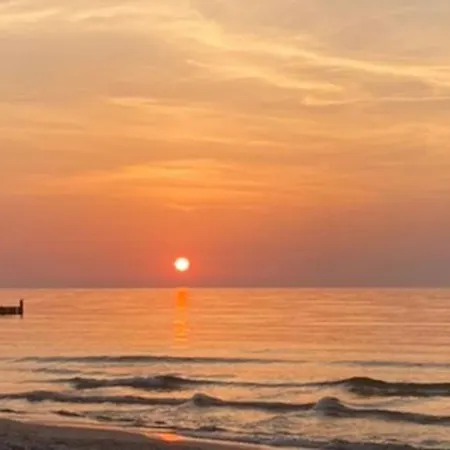 度假居 Dom Nad Morzem, Basen, Plaza, Silownia, Plac Zabaw, Kort Tenisowy 尤斯托尼莫斯基