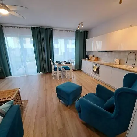 Dom Nad Morzem, Basen, Plaza, Silownia, Plac Zabaw, Kort Tenisowy 尤斯托尼莫斯基