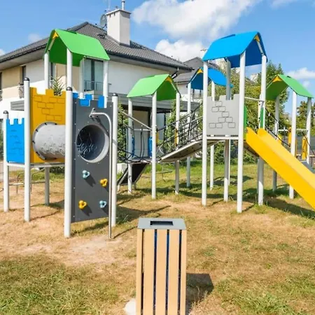 Dom Nad Morzem, Basen, Plaza, Silownia, Plac Zabaw, Kort Tenisowy * 尤斯托尼莫斯基