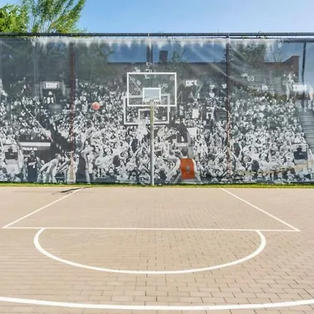 Dom Nad Morzem, Basen, Plaza, Silownia, Plac Zabaw, Kort Tenisowy * 尤斯托尼莫斯基