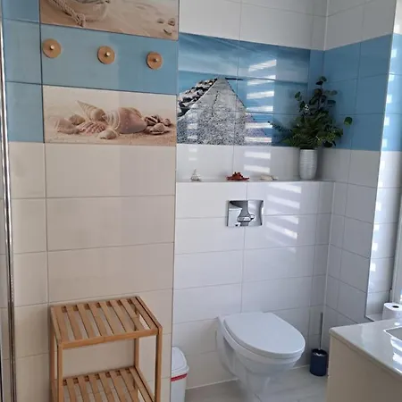 Dom Nad Morzem, Basen, Plaza, Silownia, Plac Zabaw, Kort Tenisowy 尤斯托尼莫斯基