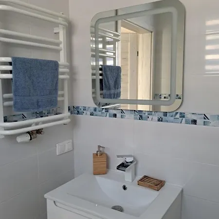 Dom Nad Morzem, Basen, Plaza, Silownia, Plac Zabaw, Kort Tenisowy * 尤斯托尼莫斯基