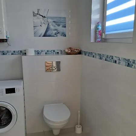 Dom Nad Morzem, Basen, Plaza, Silownia, Plac Zabaw, Kort Tenisowy 尤斯托尼莫斯基